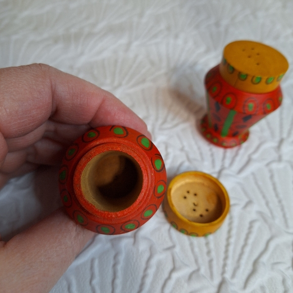 Set of VTG wooden salt & pepper Shakers - Picture 6 of 8
